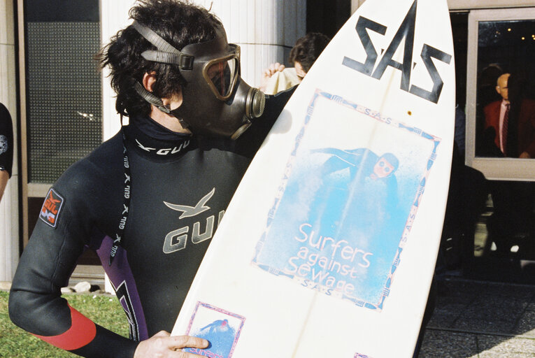 Fotó 12: British MEPs support the Surfers against Sewage (SAS) movement