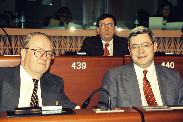 Billede 6: Bruno GOLLNISCH in plenary session in Strasbourg, april 1994