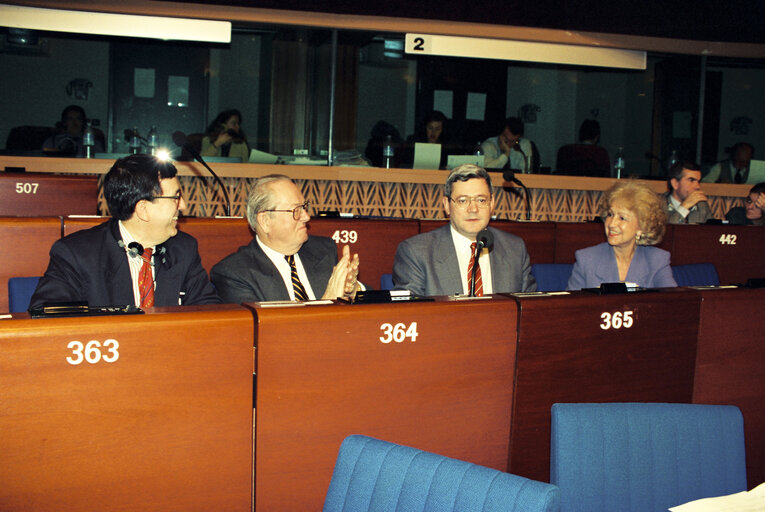 Billede 7: Bruno GOLLNISCH in plenary session in Strasbourg, april 1994