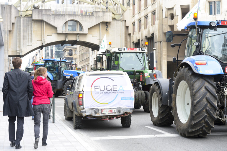 Photo 42 : Farmers demonstration in front of the European Institutions