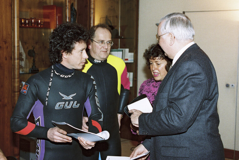 Fotografia 18: EP President meets with activists of the Surfers against Sewage (SAS) movement