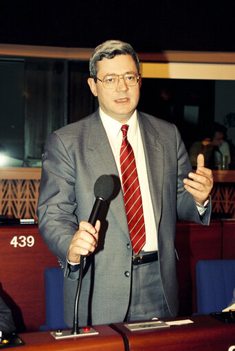 Suriet 8: Bruno GOLLNISCH in plenary session in Strasbourg, april 1994