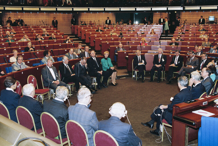 Fotografi 12: 40th anniversary of the foundation of the European Coal and Steel Community (ECSC) - Formal sitting