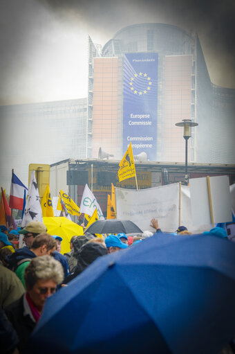 Nuotrauka 18: Farmers demonstration in front of the European Institutions