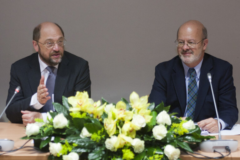 Fotagrafa 21: President of the European Parliament Martin Schulz at meeting with young people in the EP information office