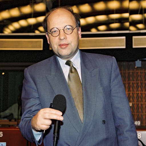 Fotografia 3: Portrait of MEP Bartho PRONK during the plenary session at the EP in Strasbourg