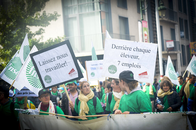 Photo 23 : Farmers demonstration in front of the European Institutions