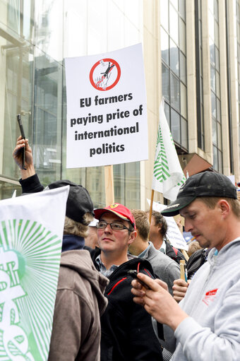 Nuotrauka 28: Farmers demonstration in front of the European Institutions