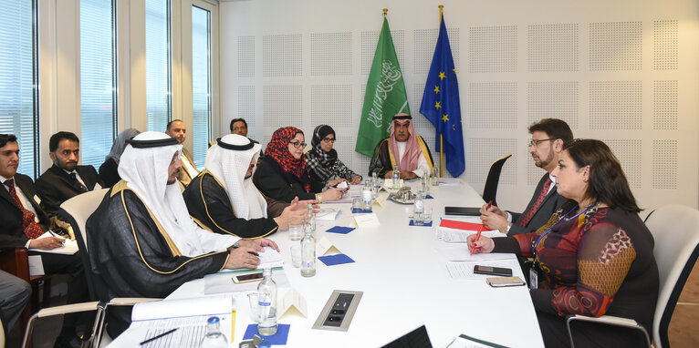 Foto 2: Afzal KHAN meets with high level and  Shura Council of the Kingdom of Saudi Arabia