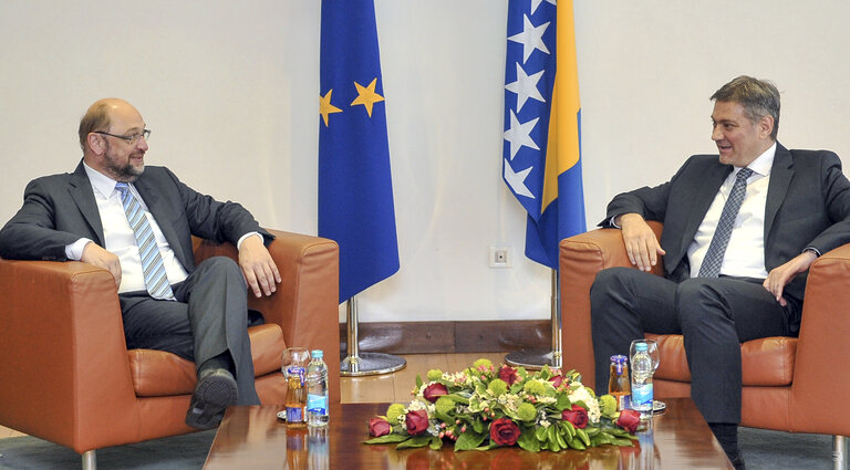 Foto 5: President of The European Parliament Martin Schulz (L) is seen during meeting with Bosnian Prime Minister Denis Zvizdic (R), in Sarajevo, on July 15, 2015.