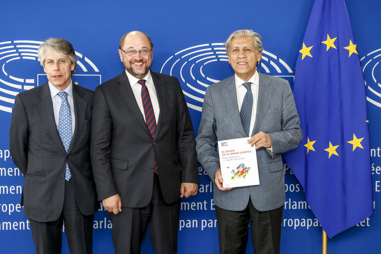 EP President is handed over the report of Fundacion Alternativas