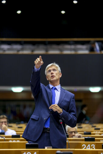 Fotografie 24: Plenary Session week 38 2015 in Brussels: Debate - Decision adopted on 15 July 2015 on the energy summer package - Commission statement