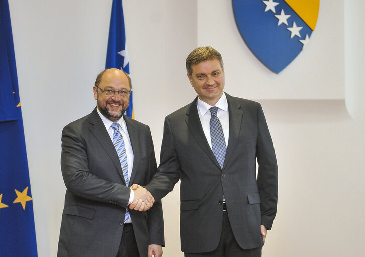 Foto 6: President of The European Parliament Martin Schulz (L) is seen during meeting with Bosnian Prime Minister Denis Zvizdic (R), in Sarajevo, on July 15, 2015.