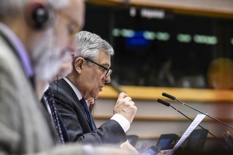 Fotografie 11: Plenary session  - Week 09 2018 in Brussels - Resumption of session and order of business