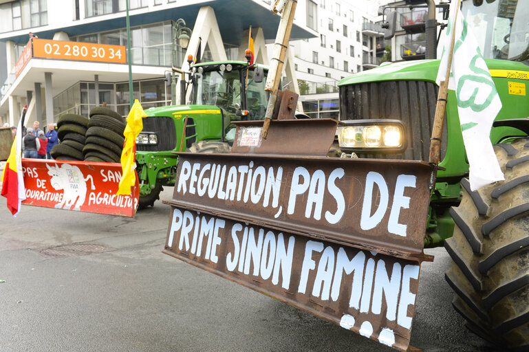 Photo 46 : Farmers demonstration in front of the European Institutions