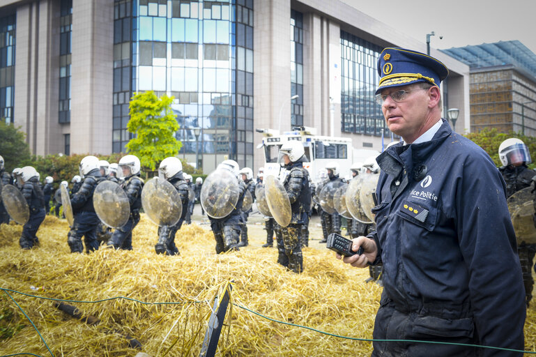 Fotó 11: Farmers demonstration in front of the European Institutions