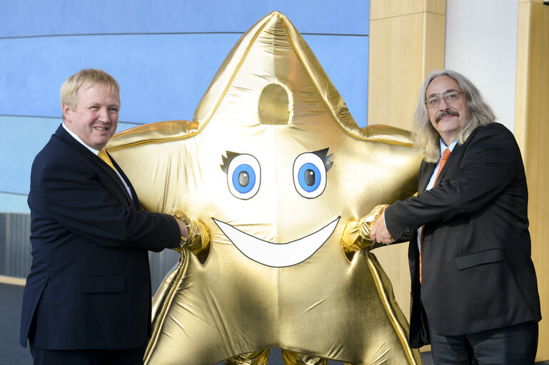 Billede 11: Arne GERICKE welcomes members of European Family Associations and the Little Star as mascot of child friendly Europe campaign