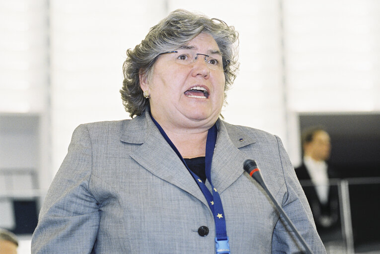 Photo 2: The MEP Encarnacion REDONDO JIMENEZ during a session in Strasbourg in October 2003.