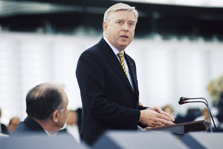 Fotogrāfija 8: The President of Romania addresses the plenary session in Strasbourg