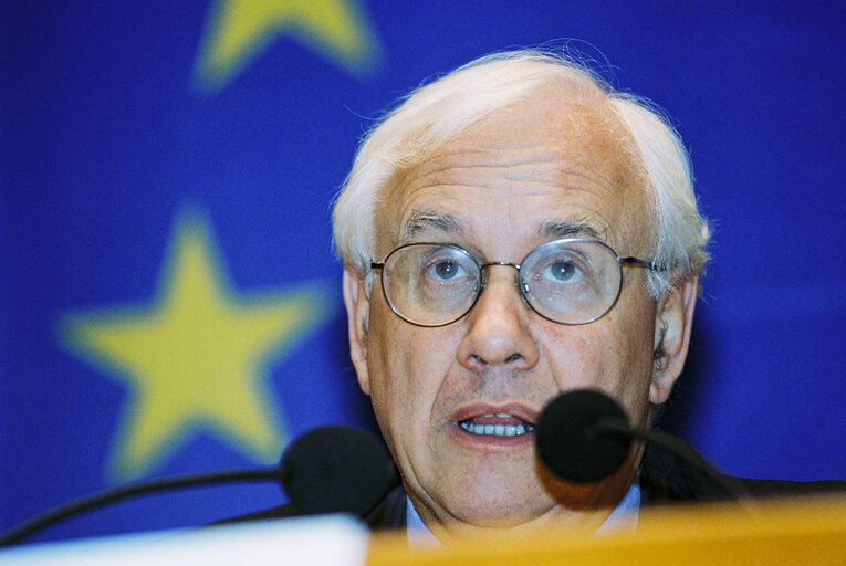 Foto 17: Committee on Regional Policy, Transport and Tourism - Election of Paolo COSTA as President of the Committee