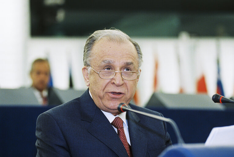 Fotogrāfija 7: The President of Romania addresses the plenary session in Strasbourg