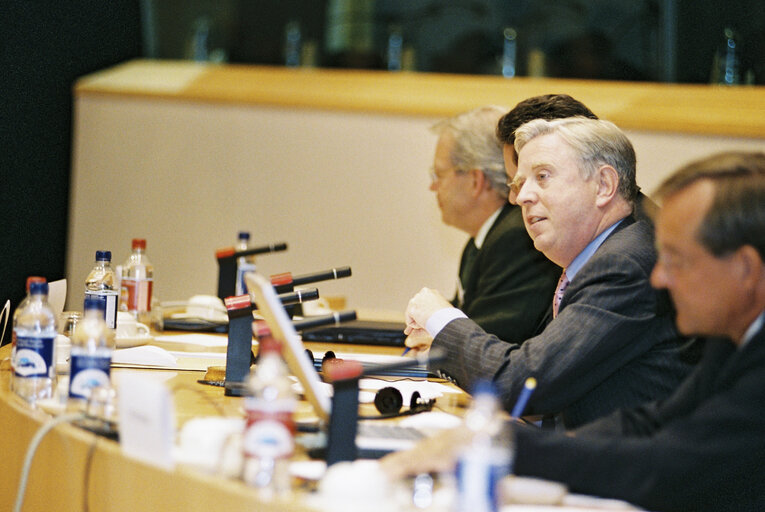 Conference : European public opinion and the 2004 European Parliament elections