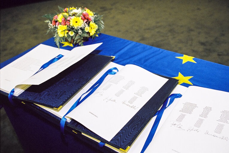 Fotografia 2: Signature of the Interinstitutional Agreement on better Law-Making at the European Parliament in Strasbourg