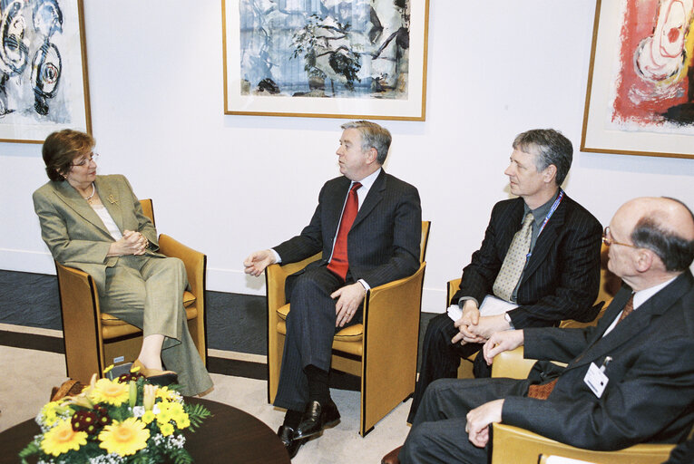 Photo 8 : Pat COX - EP President meets with Louise FRECHETTE, United Nations Deputy Secretary General