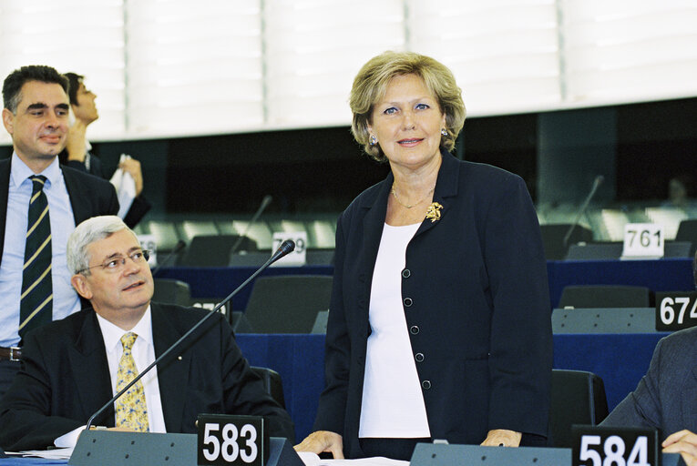 Fotografie 6: MEP Marie-France STIRBOIS in plenary session in Strasbourg