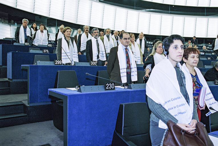 Foto 1: Plenary Session in Strasbourg with President of Colombia. Action to draw attention on the situation in Colombia