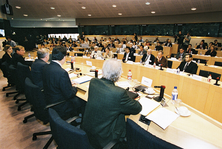 Fotagrafa 16: Conference : European public opinion and the 2004 European Parliament elections