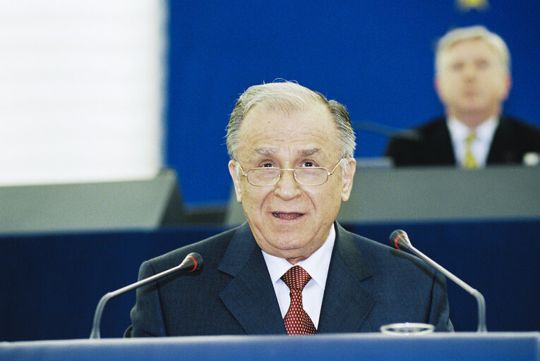 Fotogrāfija 13: The President of Romania addresses the plenary session in Strasbourg