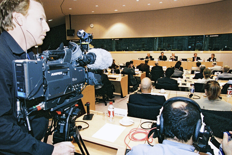 Conference : European public opinion and the 2004 European Parliament elections