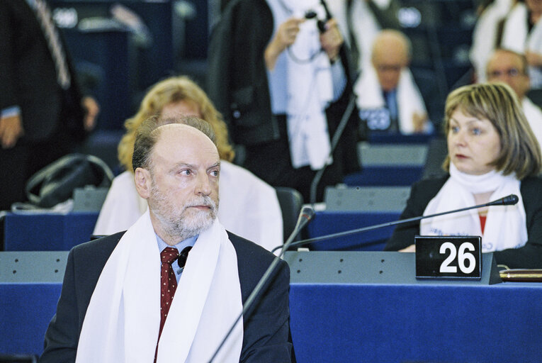 Foto 5: Plenary Session in Strasbourg with President of Colombia. Action to draw attention on the situation in Colombia