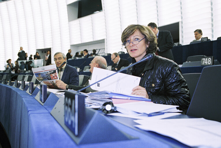 Fotografia 13: MEP Jacqueline ROUSSEAUX in Plenary Session at the European Parliament in Strasbourg