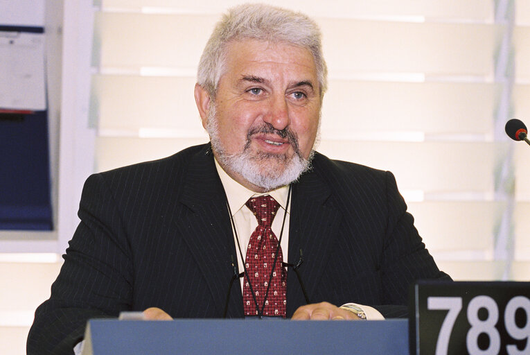 Fotografie 4: Portrait of Mep Alain ESCLOPE during the plenary session at the European Parliament in Strasbourg