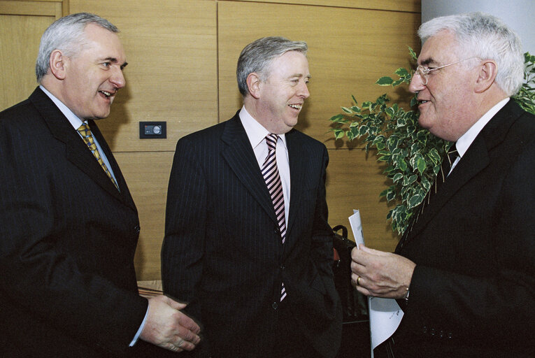 Φωτογραφία 9: Pat COX - EP President meets with Bertie AHERN, Irish Prime Minister