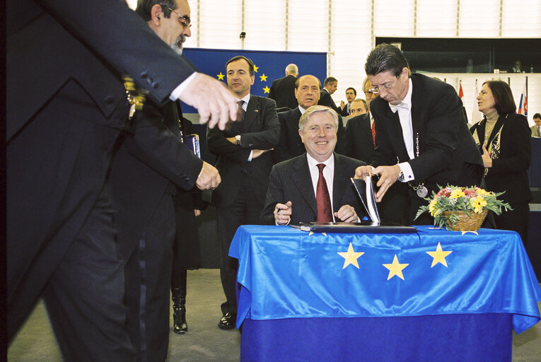 Fotografia 6: Signature of the Interinstitutional Agreement on better Law-Making at the European Parliament in Strasbourg