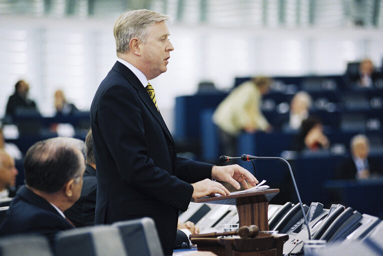 Fotogrāfija 12: The President of Romania addresses the plenary session in Strasbourg