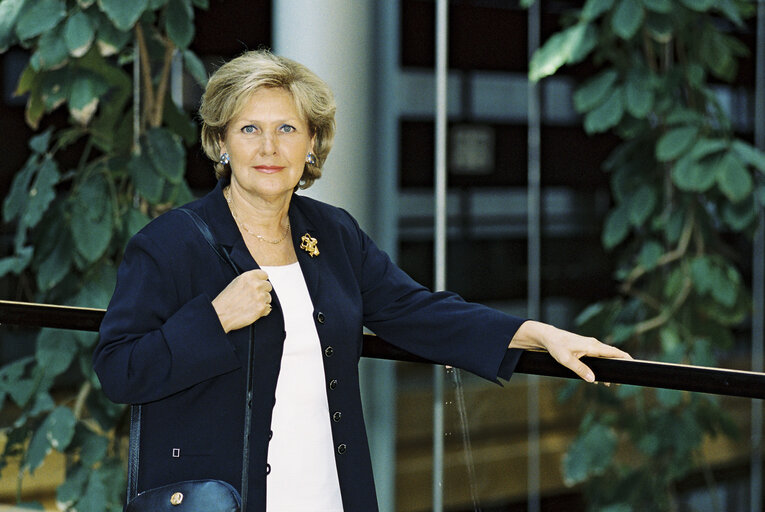 Fotografie 12: Portrait of MEP Marie-France STIRBOIS in Strasbourg