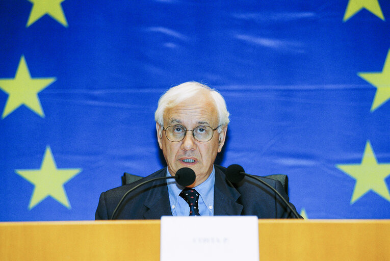 Foto 11: Committee on Regional Policy, Transport and Tourism - Election of Paolo COSTA as President of the Committee