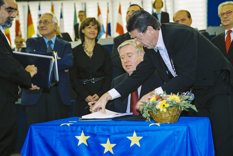 Fotografija 9: Signature of the Interinstitutional Agreement on better Law-Making at the European Parliament in Strasbourg