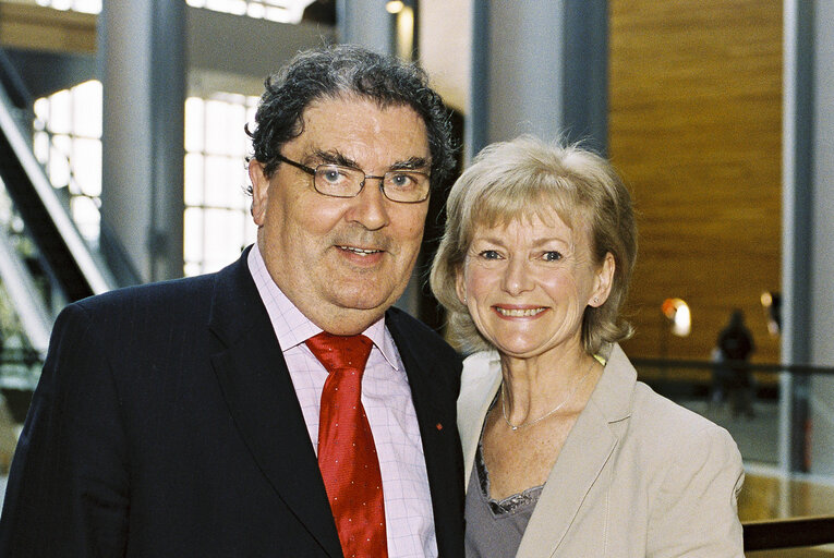 Снимка 11: Portrait of Mep John HUME with other UK MEP's  at the European Parliament in Strasbourg