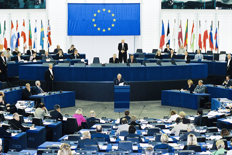 Fotografie 6: The President of Romania addresses the plenary session in Strasbourg