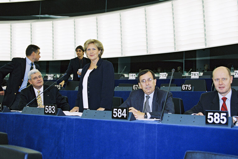 Fotografie 3: MEP Marie-France STIRBOIS in plenary session in Strasbourg