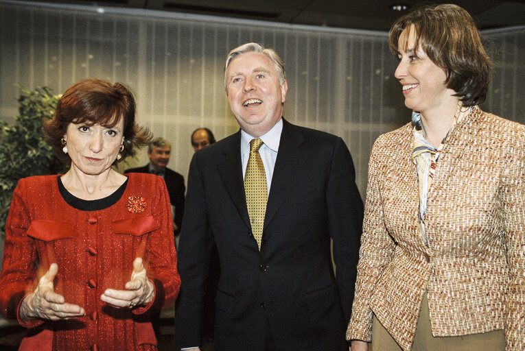 Fotografia 11: Signature of Act of Purchase of LOW Building in Strasbourg