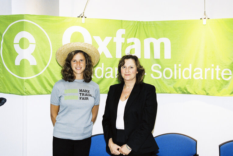 Photo 1: MEP Arlene McCARTHY attends a breakfast of Oxfam for fair trade