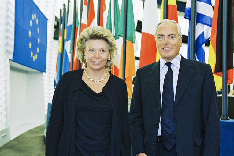 Fotografie 1: Commissioner Viviane REDING with MEP Roy PERRY in Strasbourg