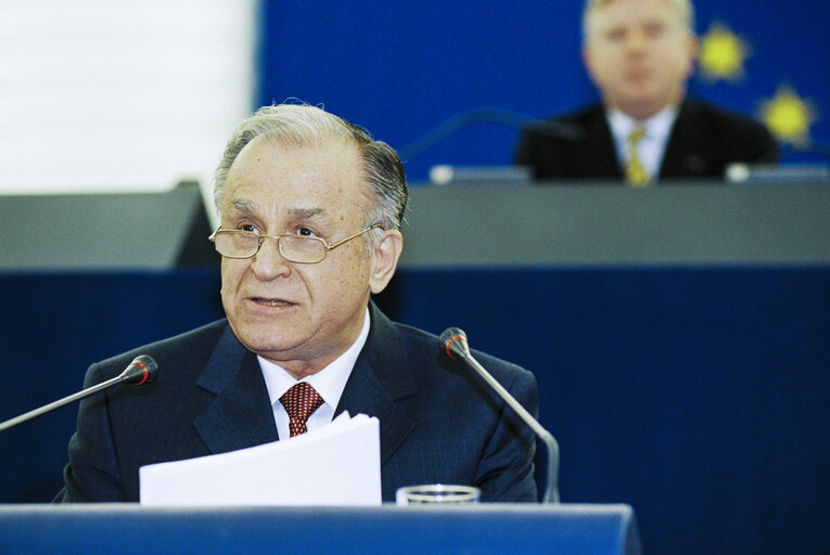 Fotogrāfija 5: The President of Romania addresses the plenary session in Strasbourg