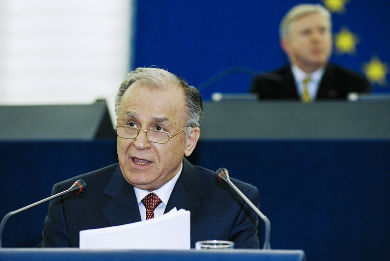 Fotogrāfija 3: The President of Romania addresses the plenary session in Strasbourg